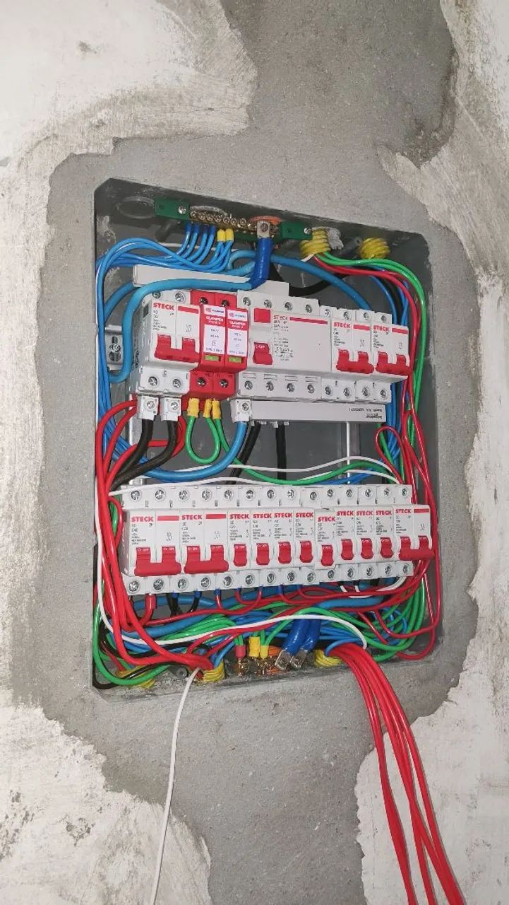 Eletricista Residencial-Instalações, reparos rápidos! Cel: * Garantia Total