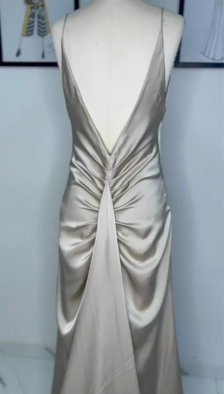 vestido slipdress longo perolado com calda
