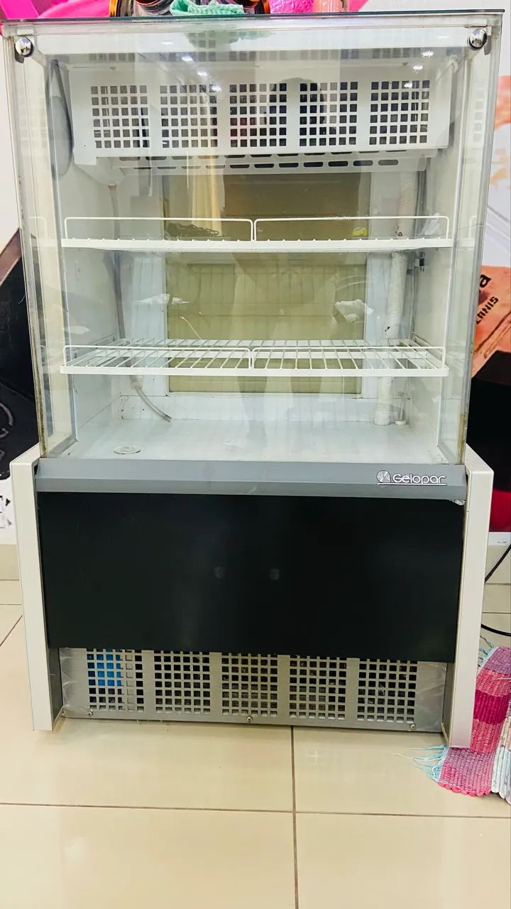 Refrigerador de bolos e doces etc 