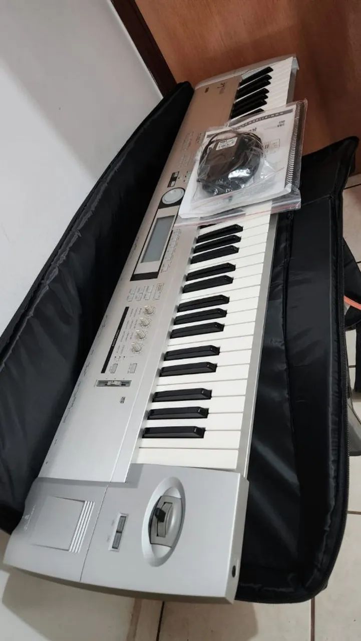 Korg Triton Lê 76 teclas Impecável Oportunidade - Instrumentos