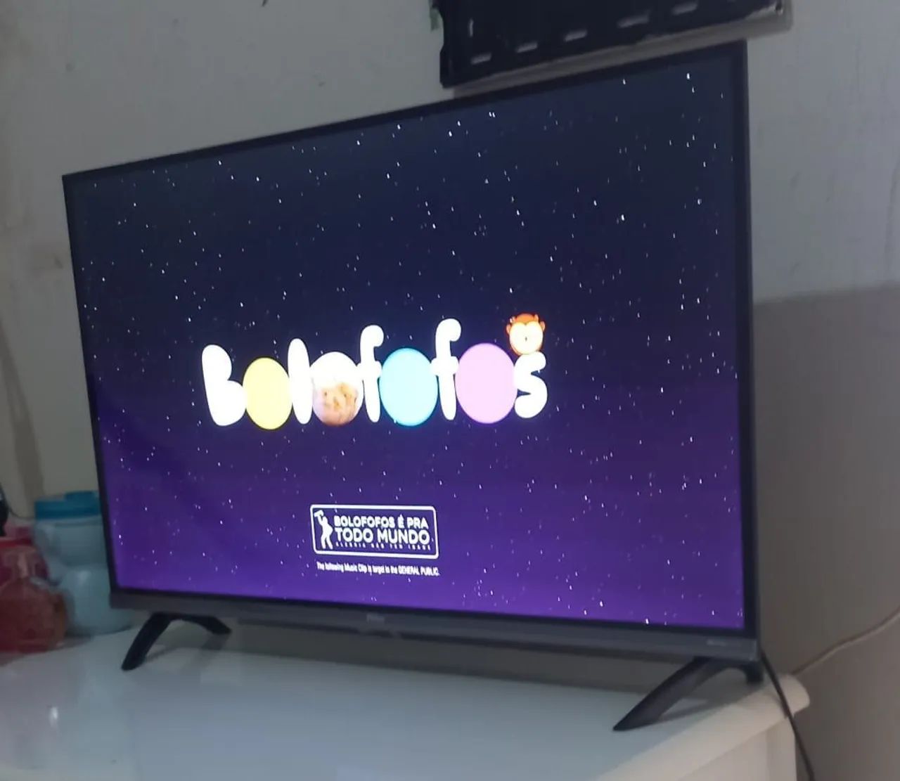 TV SMART ANDROID 32 POLEGADAS EM EXCELENTE ESTADO  - Foto 3