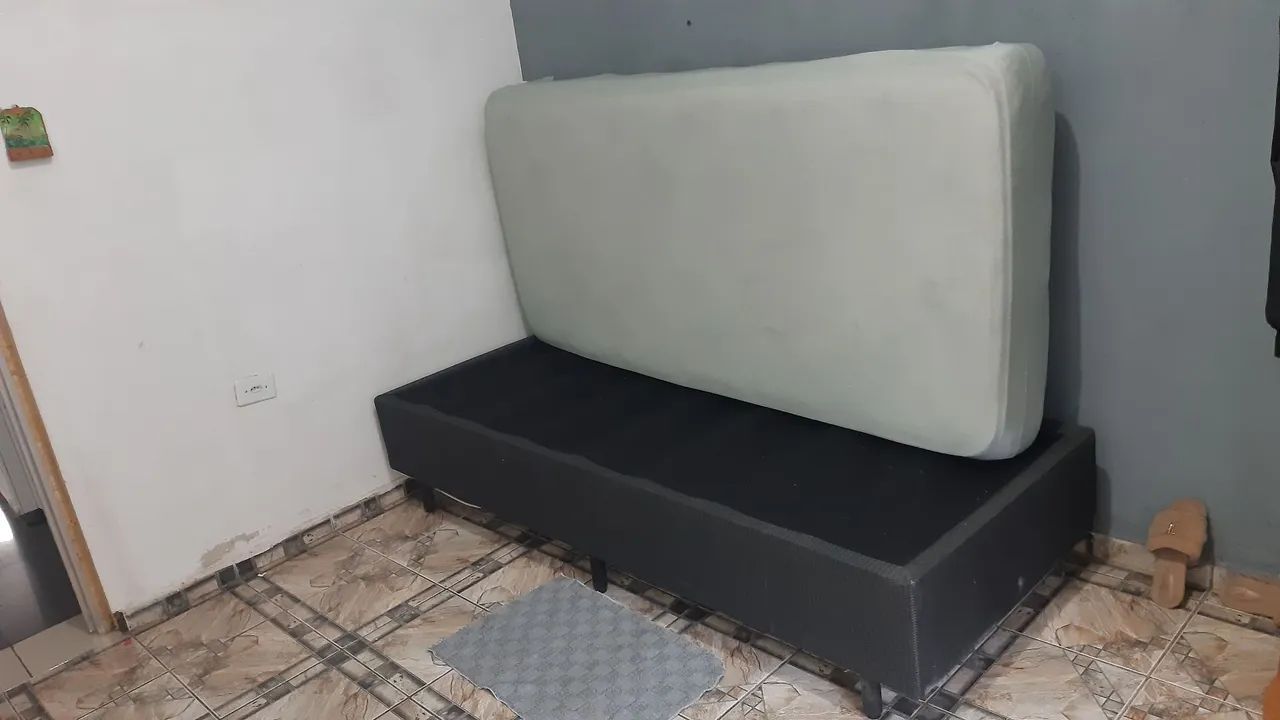Vende-se cama de solteiro com colchão  - Foto 4