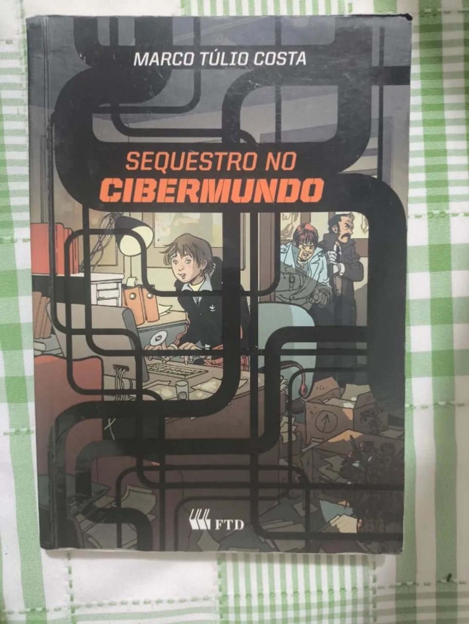 Livro - Sequestro no cibermundo