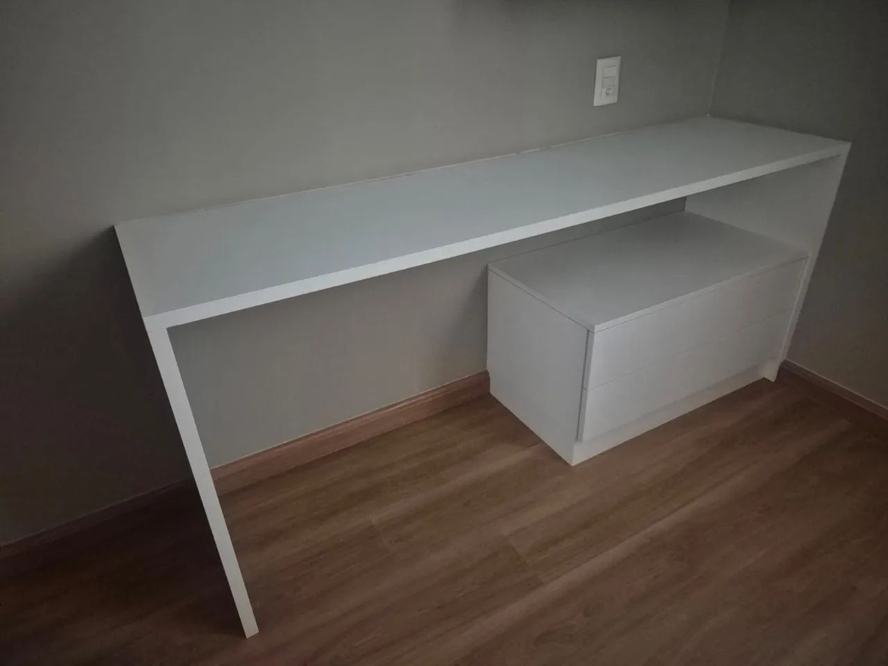 Escrivaninha de MDF com nichos - Foto 3