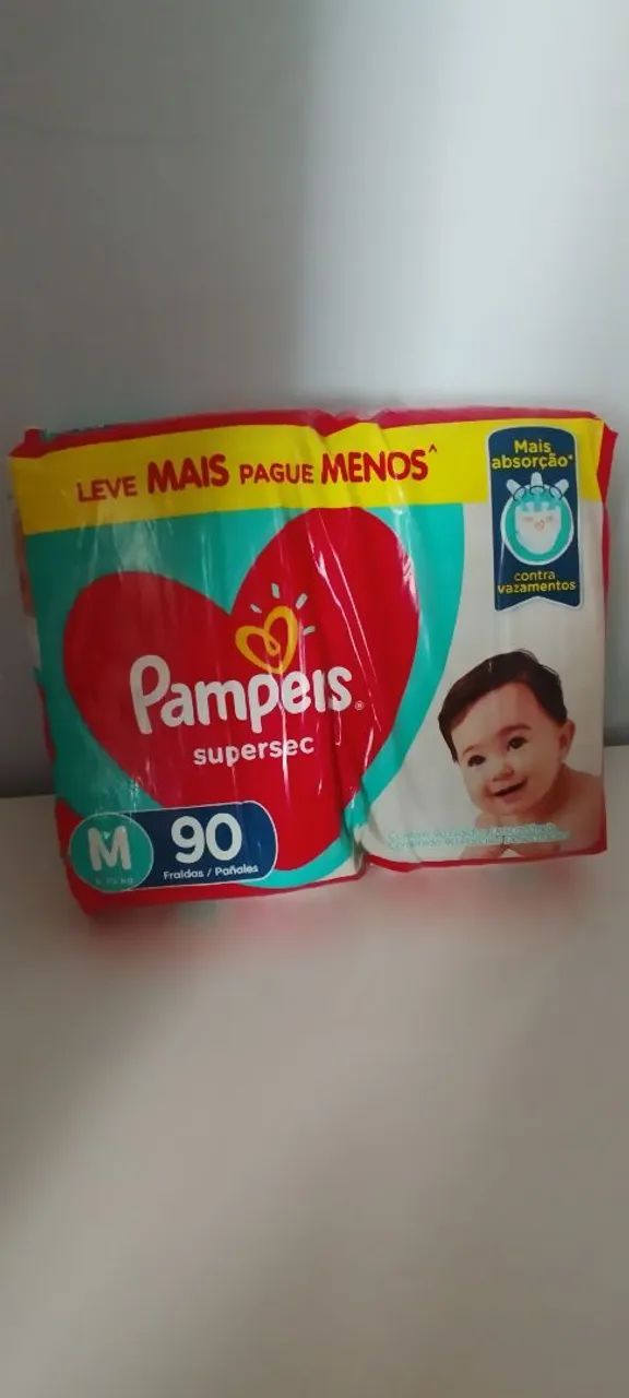 Pacote com 90 Fraldas M Pampers Supecsec 