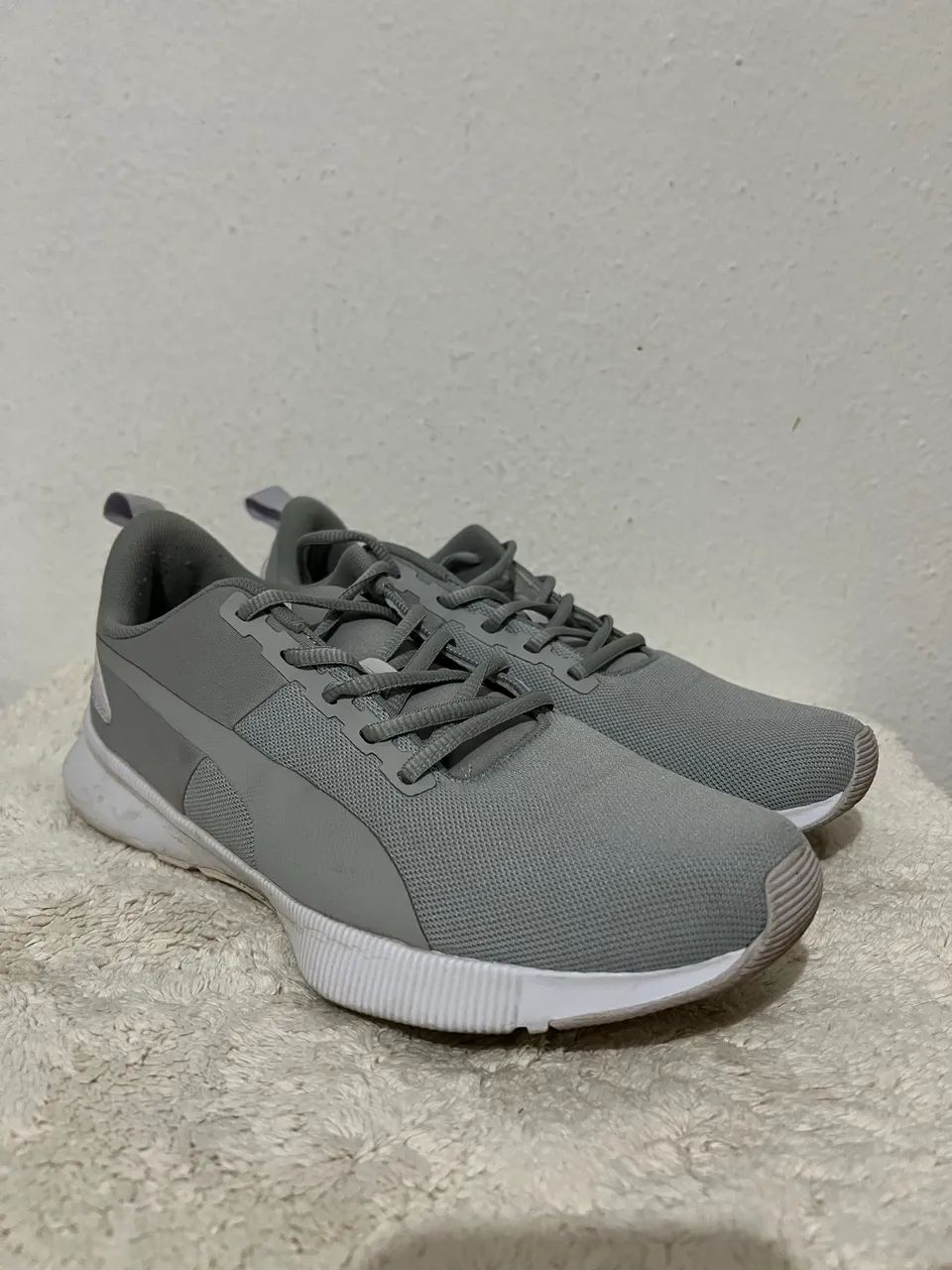 Tênis Puma Flyer Runner Cinza com lilás  - Foto 4