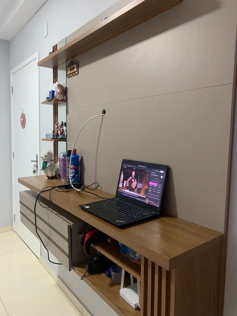 Painel completo com Rack, Gavetas e Nichos