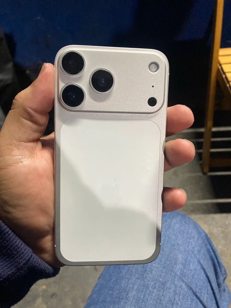 Vendo iPhone 11 sabor 17 pro  - Foto 2