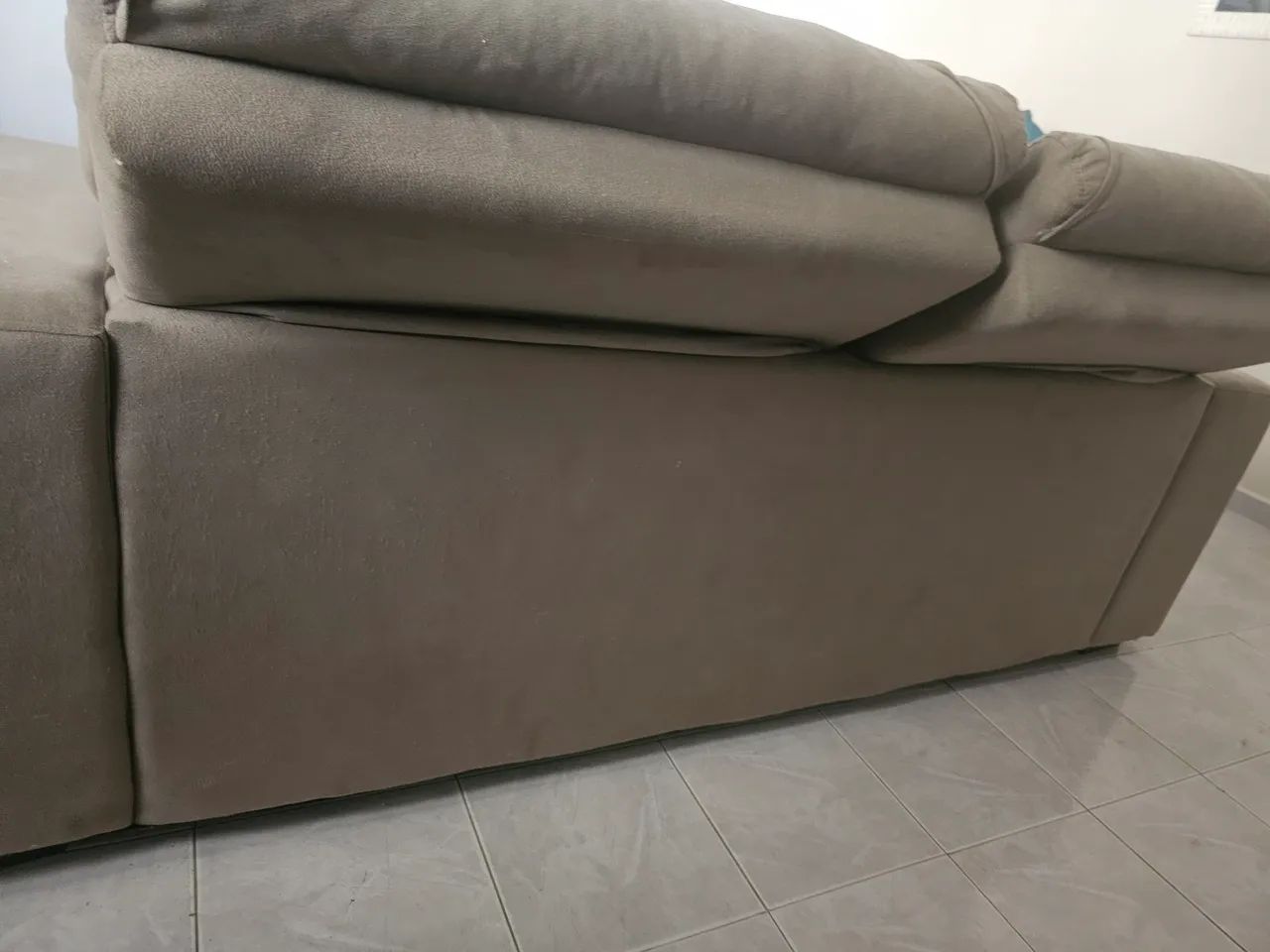 Vendo 3 sofás cada um 900  10 meses de uso - Foto 2