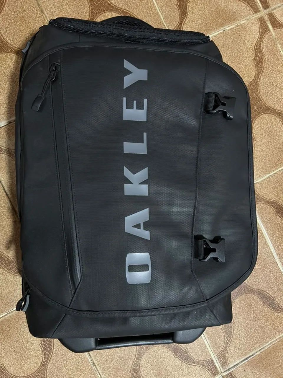 MALA OAKLEY PRETA