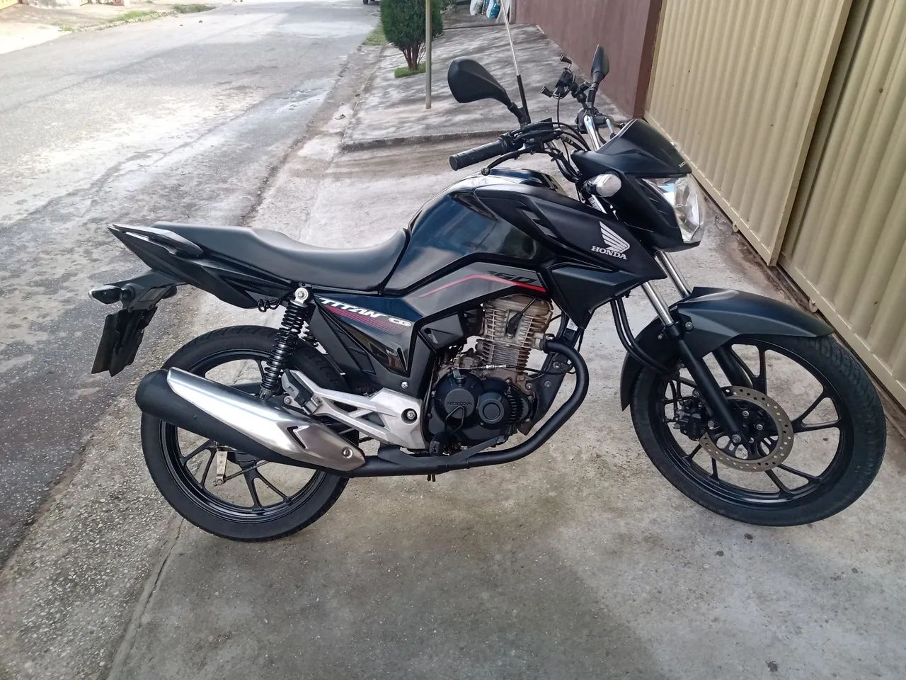 Titan 160