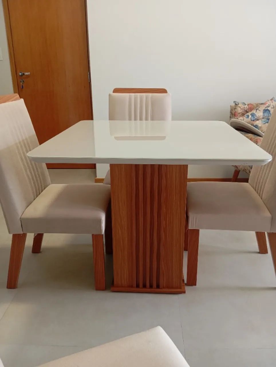 Mesa de jantar com 4 cadeiras  - Foto 2