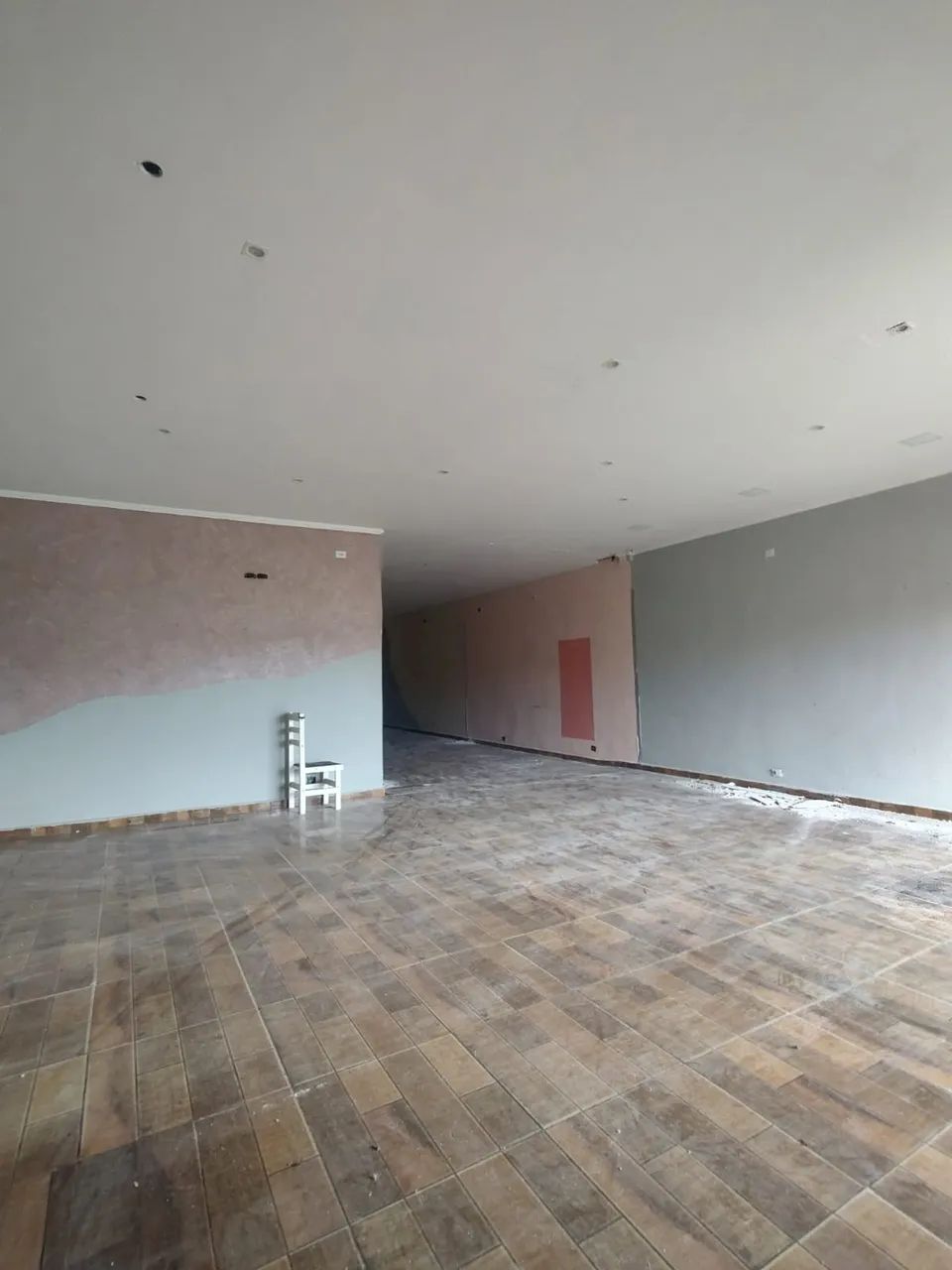 Salão comercial no bairro Ivoty
