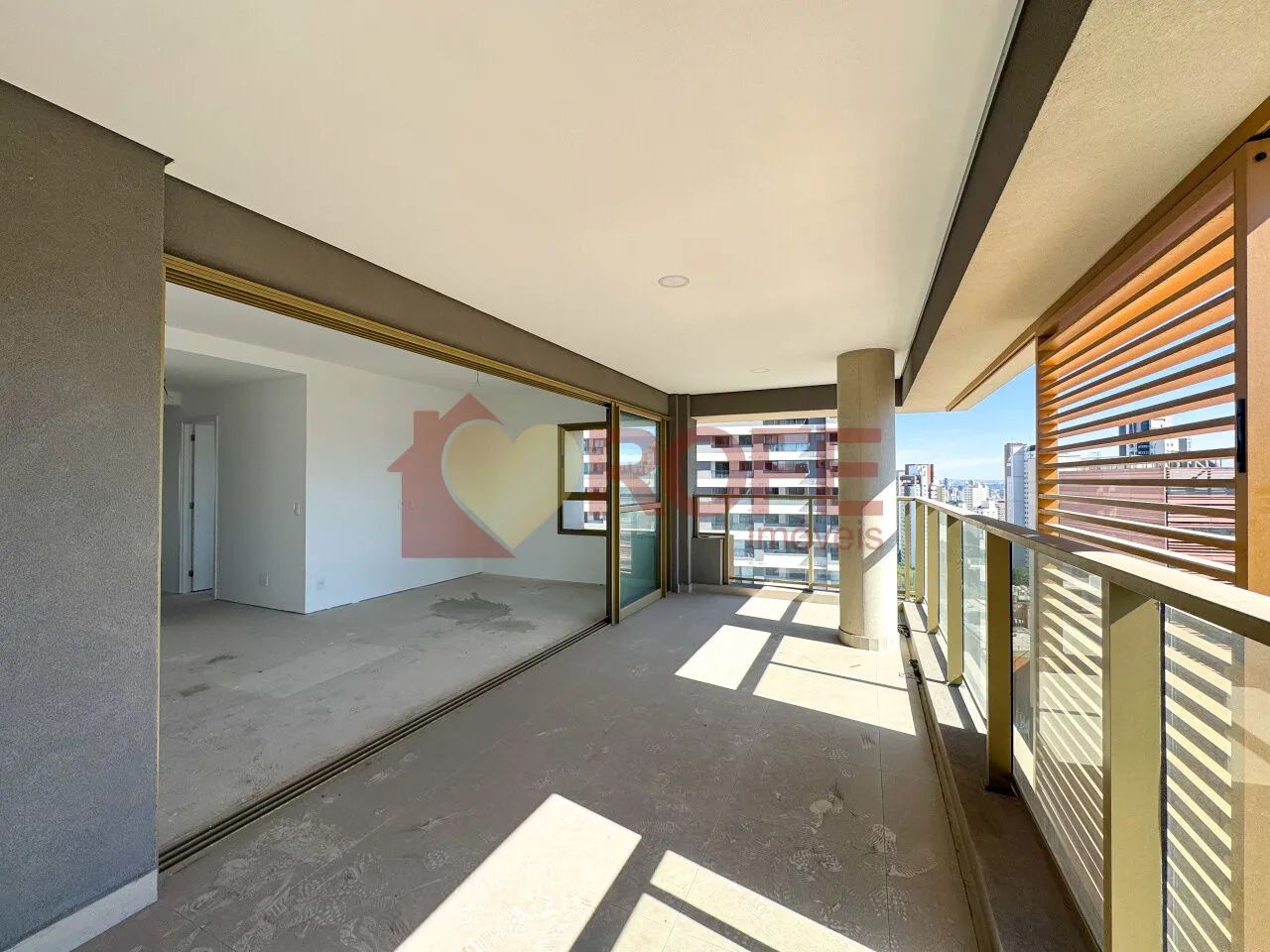 Apartamento à venda com 132m²,4 quartos, sendo 3 suites e 2 vagas - Foto 4
