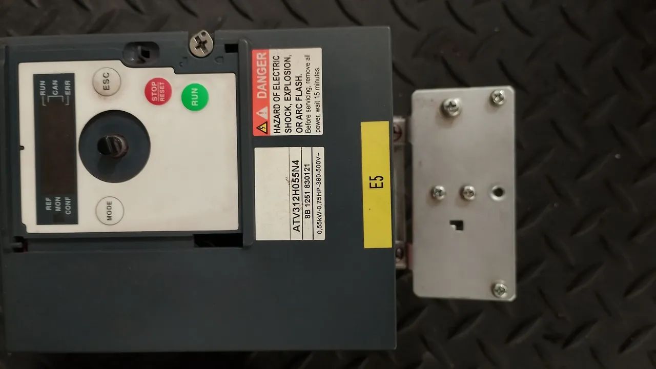 Instalação de equipamentos para máquinas indústrias.
