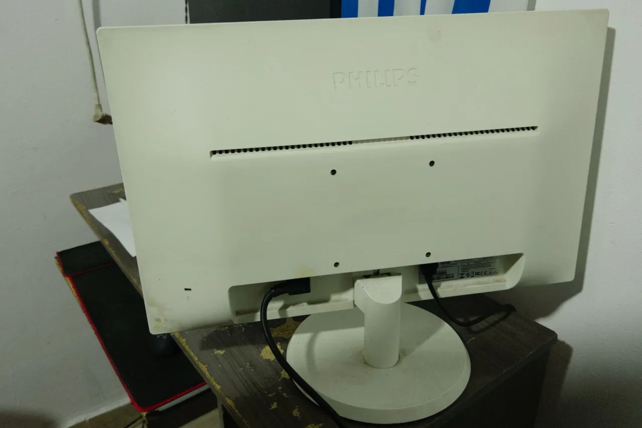 Monitor Philips - 21,5 LED Full HD - Foto 2