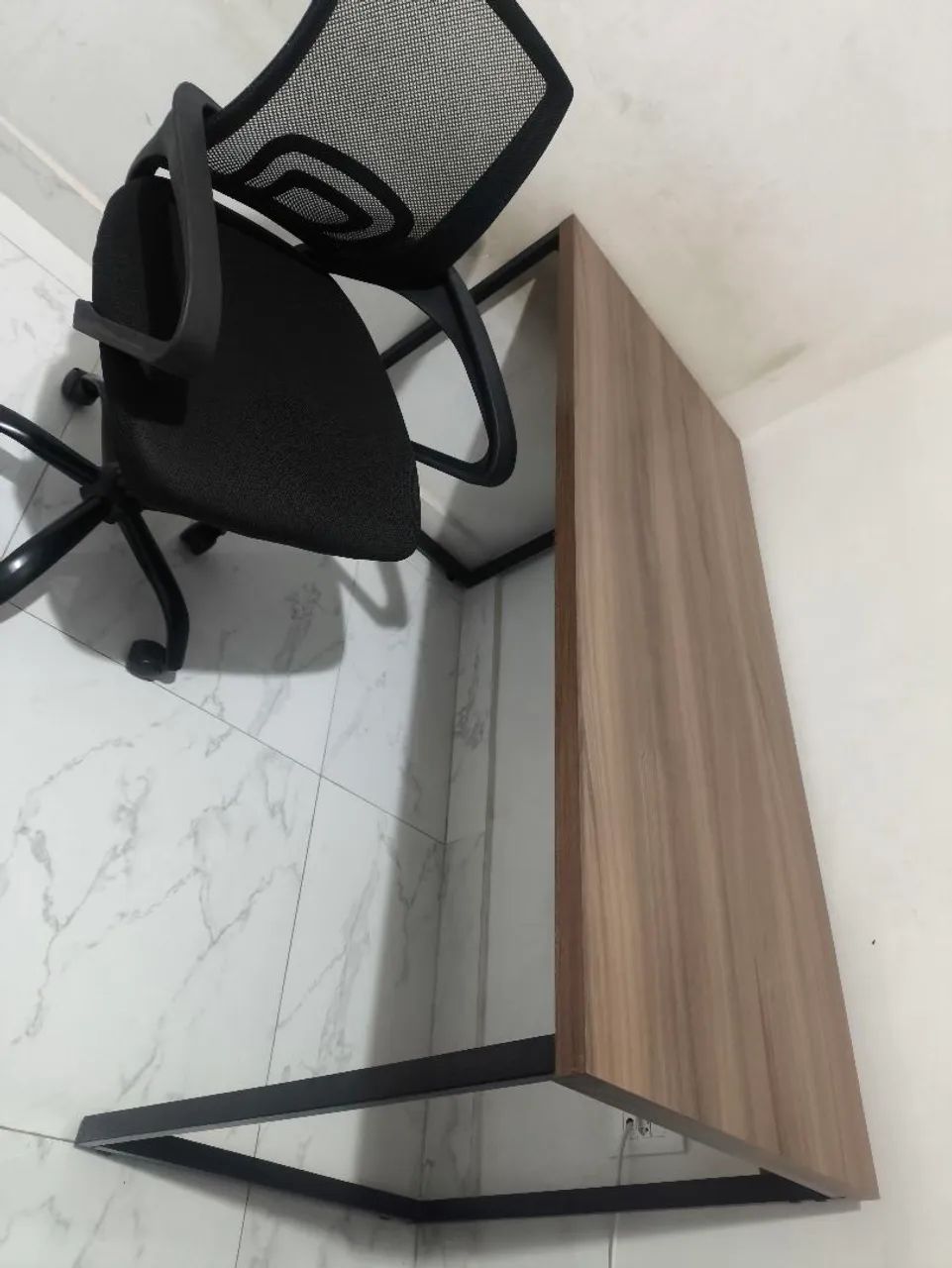 MESA ESCRITÓRIO KUANDRA + CADEIRA ESCRITÓRIO 