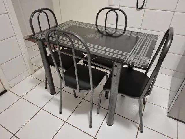 Kitchen Table with 4 Chairs – Excellent Condition65115993081859123