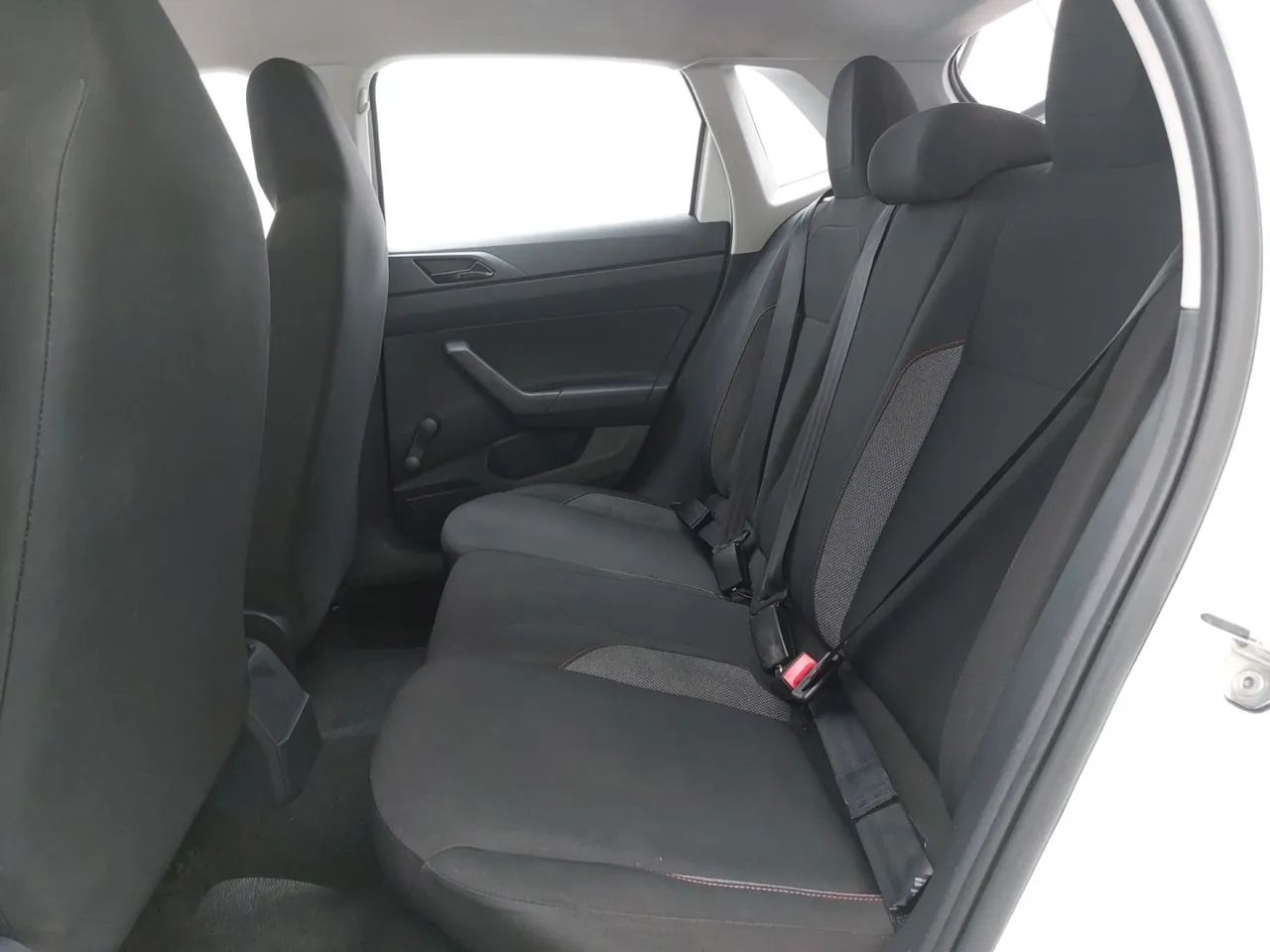 Volkswagen Polo Track 1.0 Flex 12V 5p, foto 17 de 18