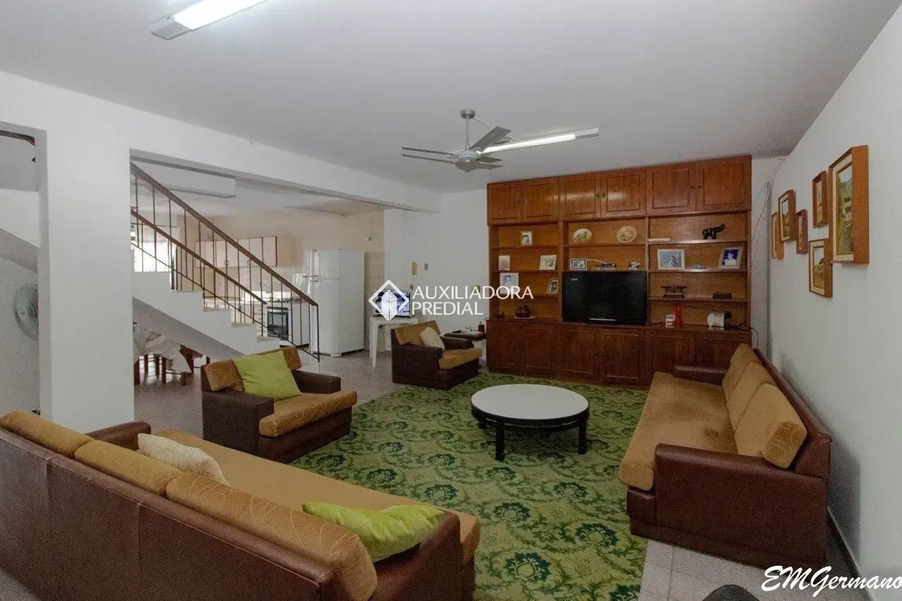 Casa no centro com 394m² de área construída, com cinco dormitórios ,quatro suítes - Foto 2