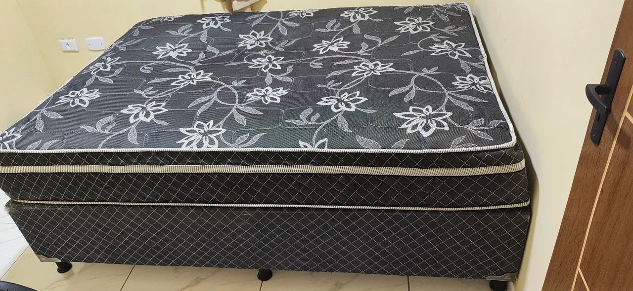 Cama Queen Size (colchão de molas + Base)