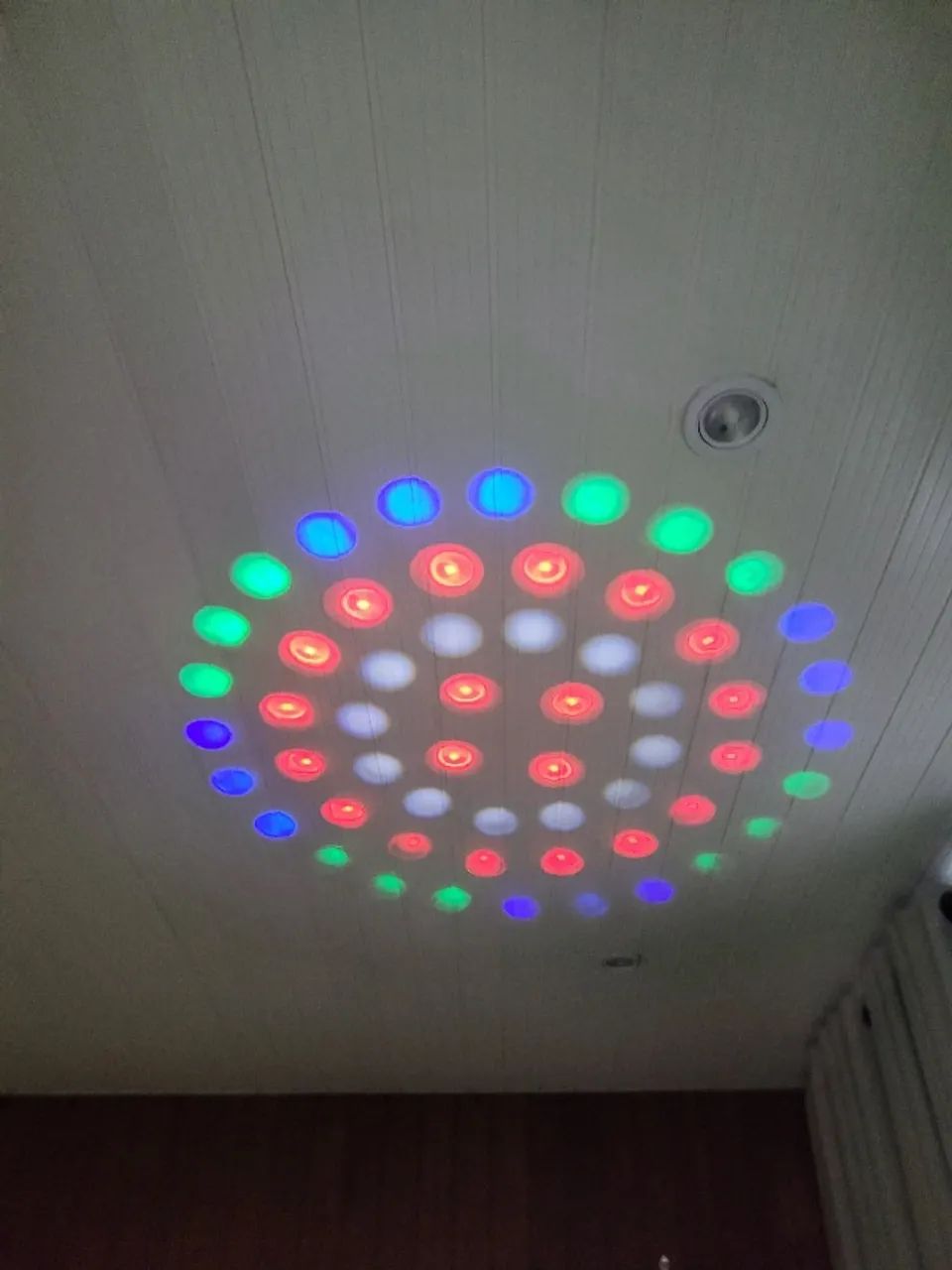 Canhão de luz multicolorido 