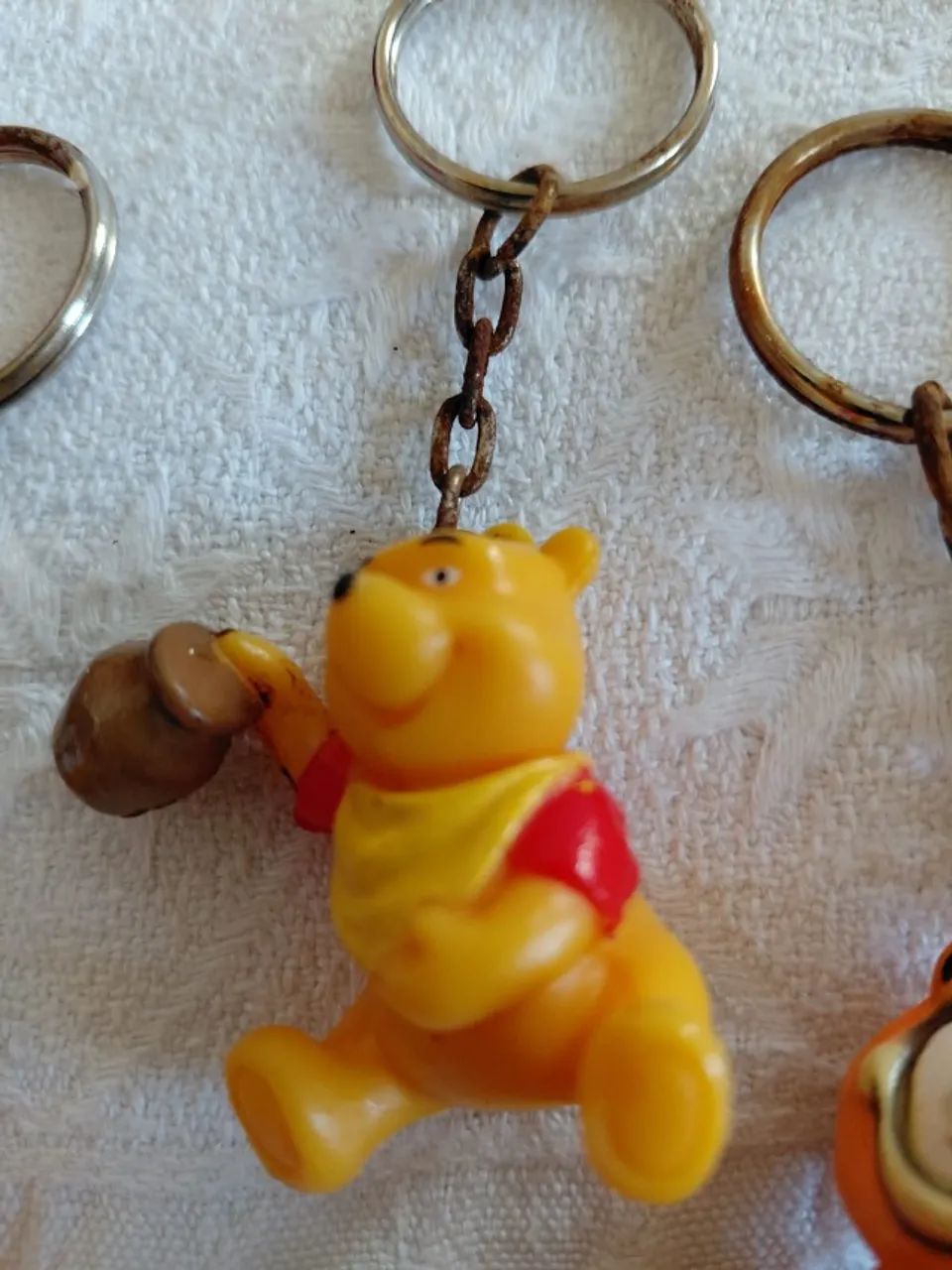 Bonecos colecionáveis Pluto, Mickey, ursinho, Pato Donald, Garfield, Coiote - Foto 4