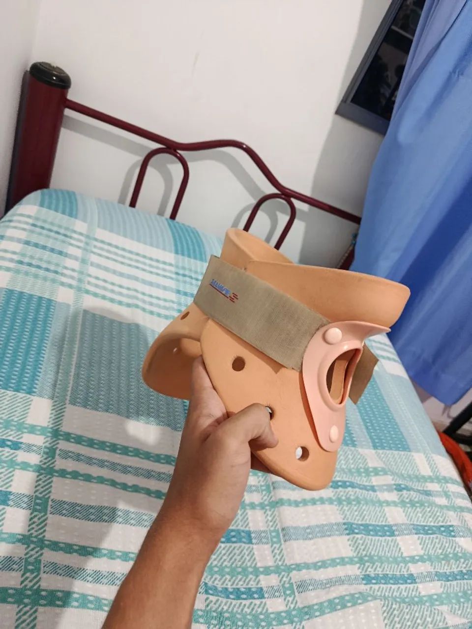 Colar cervical com orifício ( tamanho g) - Foto 2