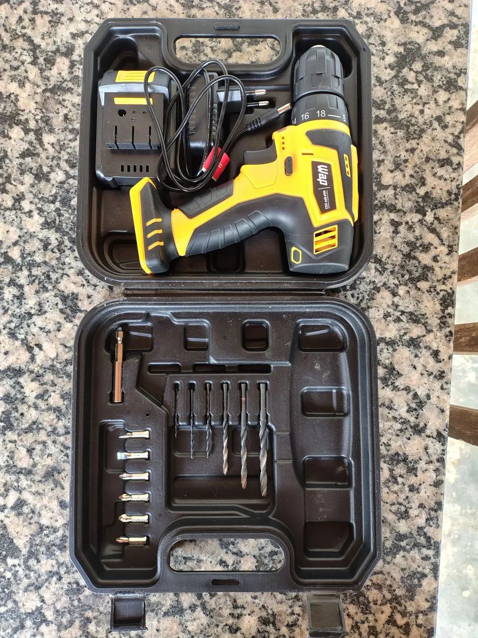 Parafusadeira e furadeira WAP 64962180812930121