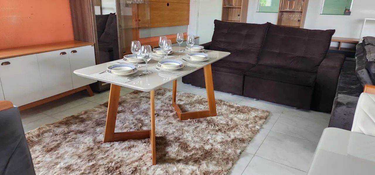 Mesa de Jantar com 06 cadeiras Madeira Maciça 