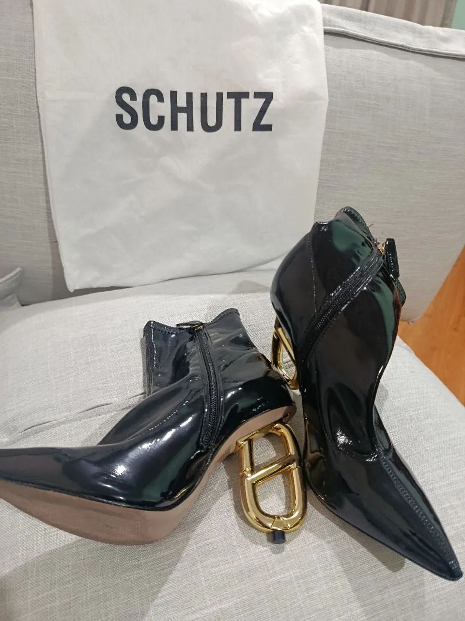 Bota Schutz para venda. - Foto 4