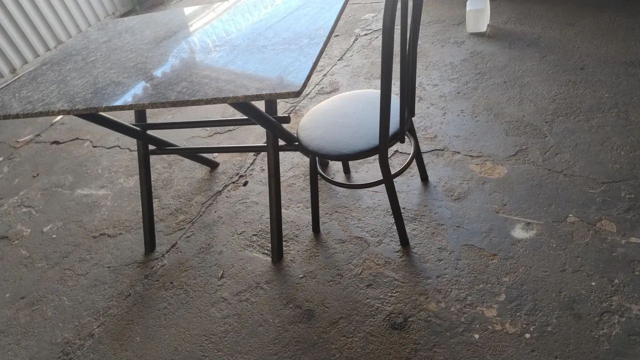 Mesa 1.20m com 4 cadeiras ( entrego dependendo da distância) - Foto 5