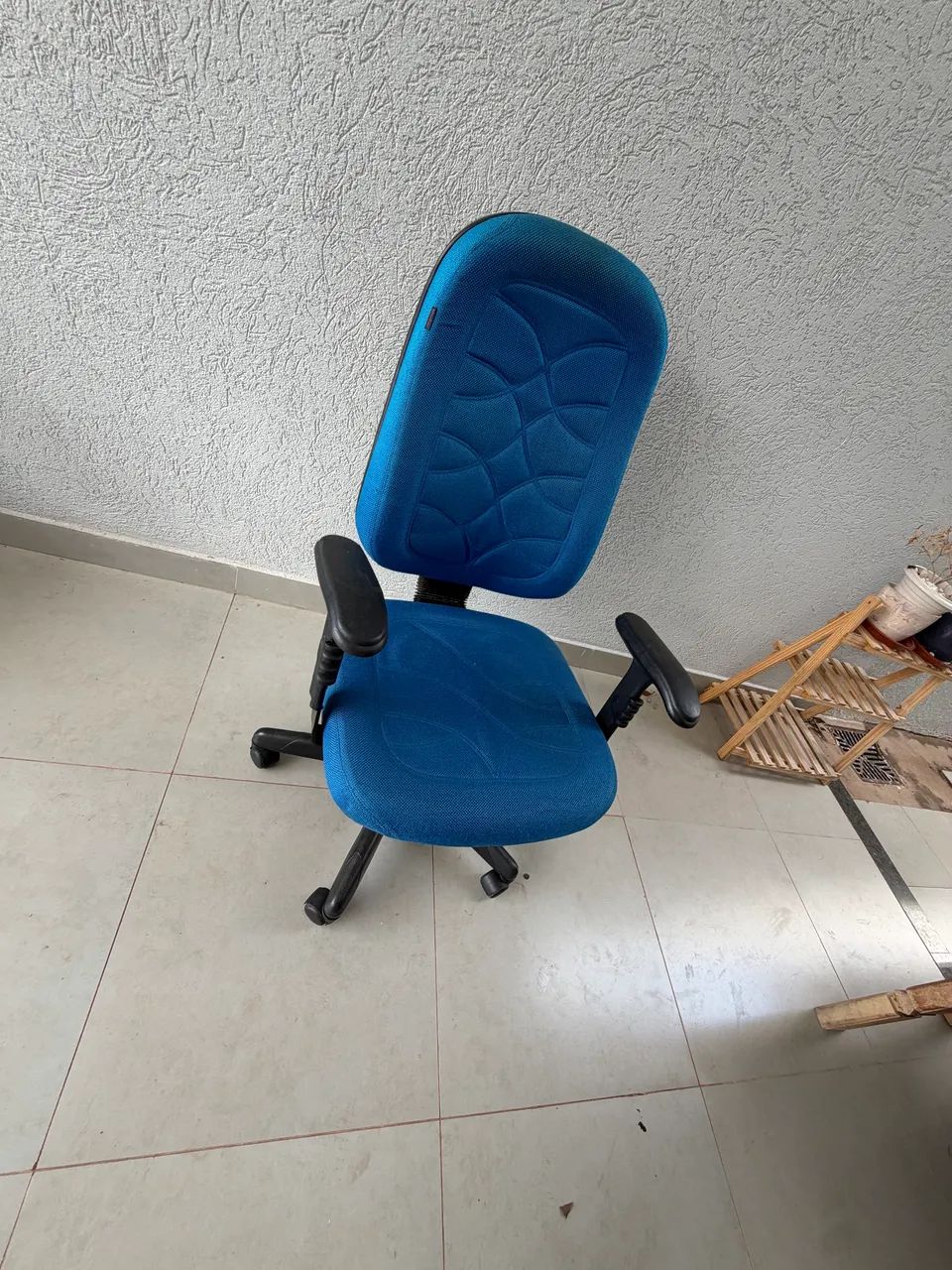Cadeira escritório executiva semi nova 