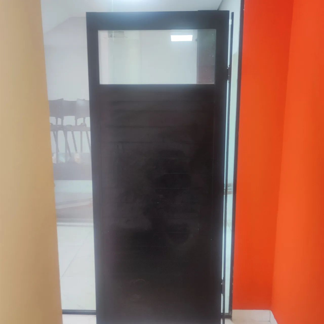 PORTA DE ALUMÍNIO VAI E VEM PRETA - Foto 2