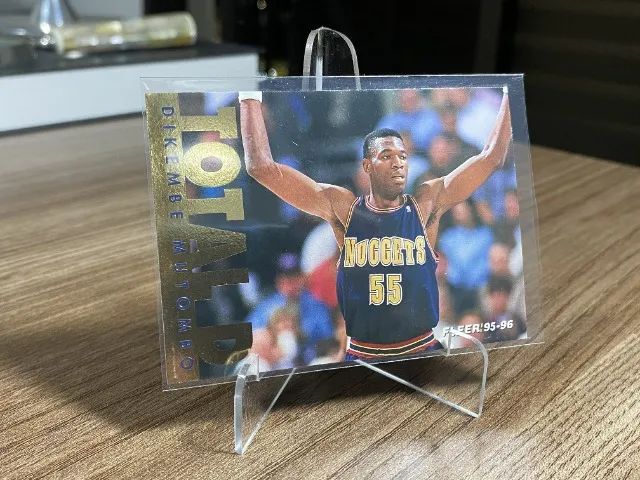 Dikembe Mutombo - Card número 202 da coleção Fleer NBA 95-96 - Em ótimo estado!