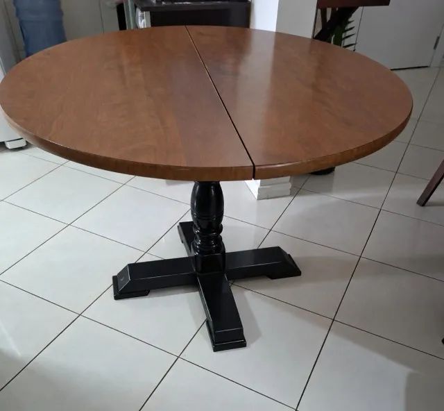 Mesa de madeira 4 lugares 
