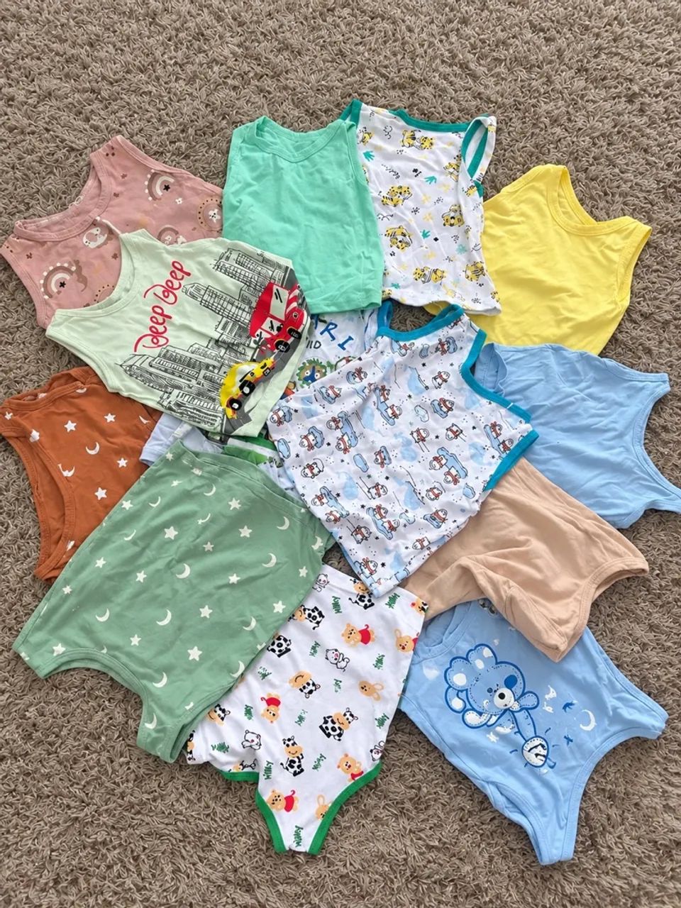Lote de camisas infantis 