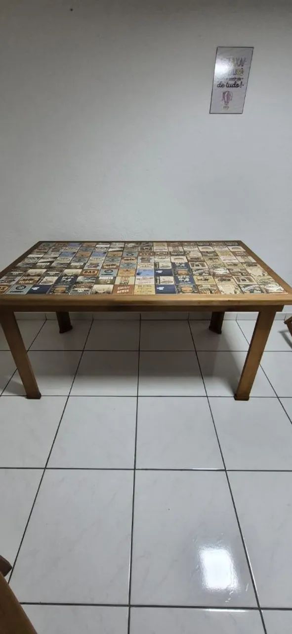 Mesa de madeira com 4 cadeiras  - Foto 2