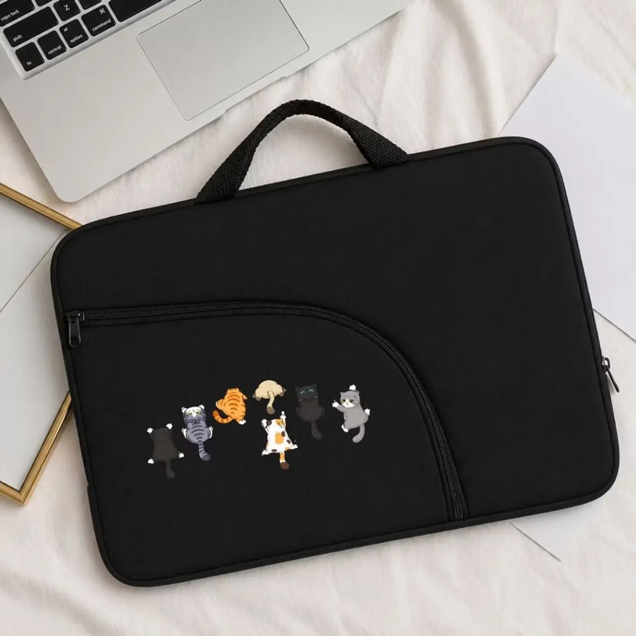 Maleta para Notebook Preta 15" Estampada com Gatos (NOVA)