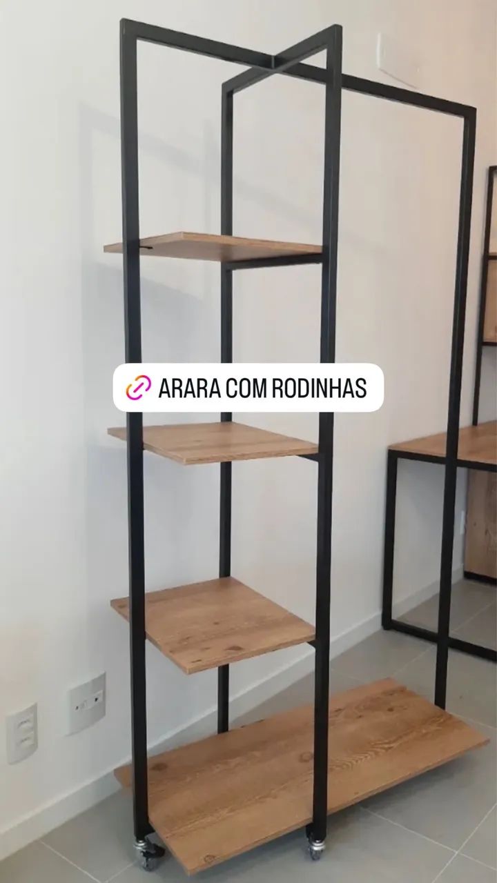 Arara em MDF com rodinhas