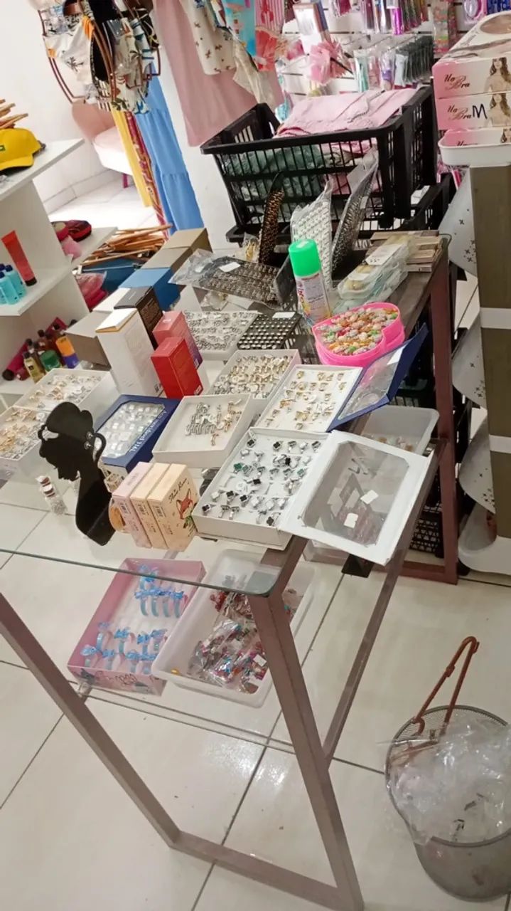 Mesa e balcão para loja 