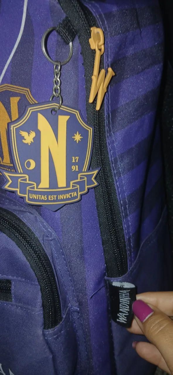 Mochila Wandinha - marca Luxcel - Foto 5