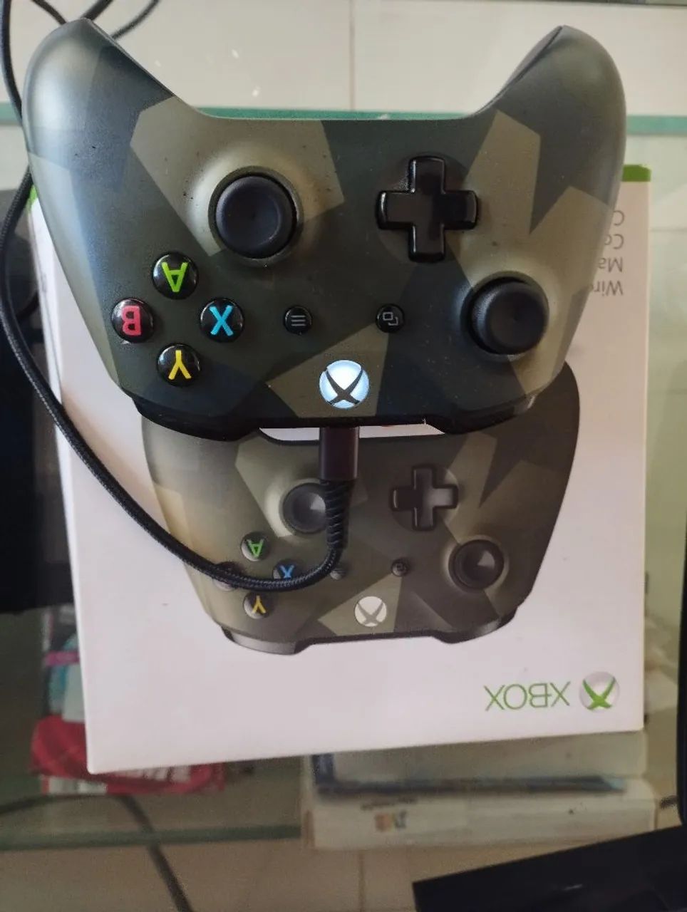 Xbox One 2 jogos e 2 controles - Foto 4