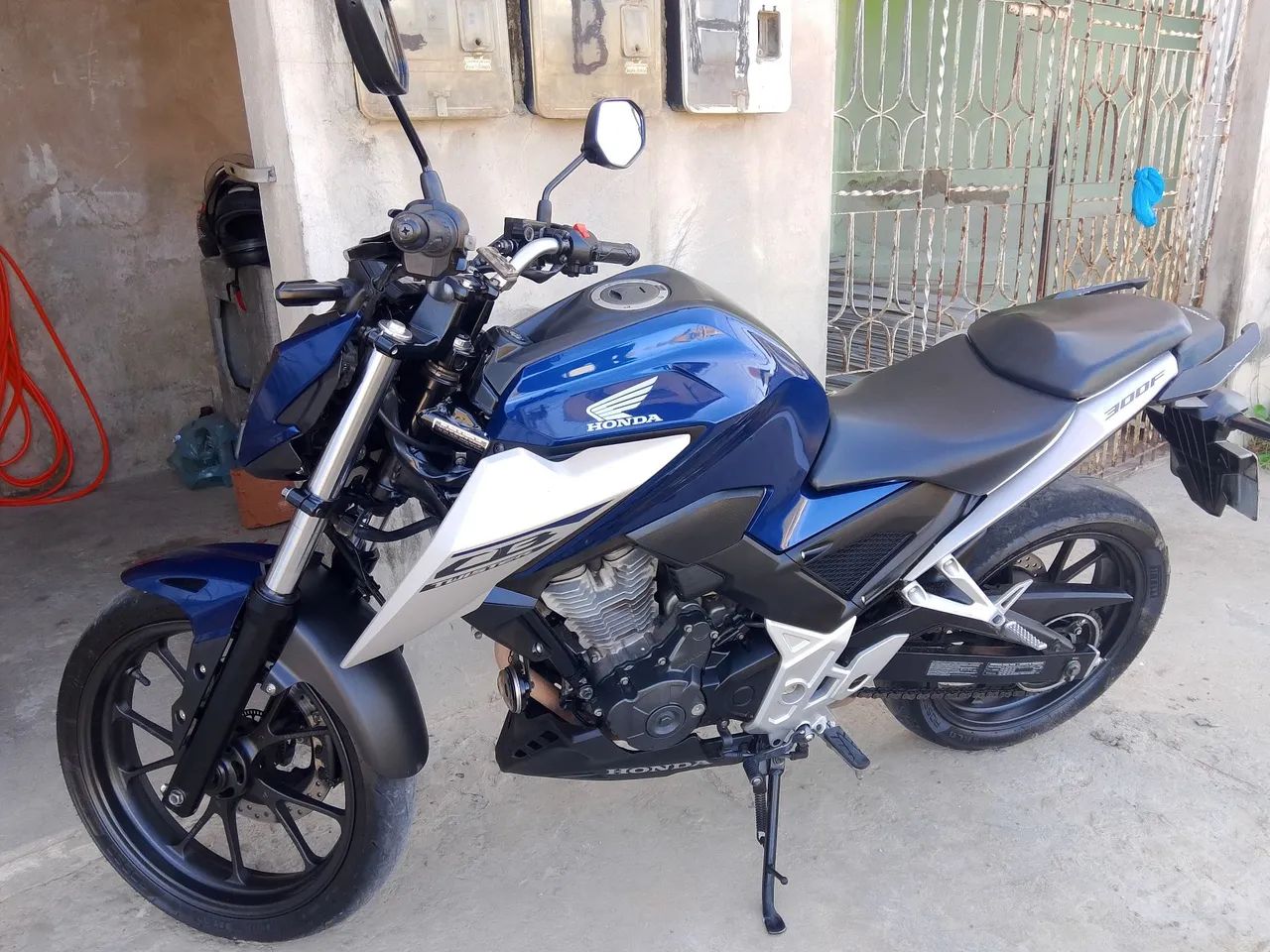 300f - Foto 2