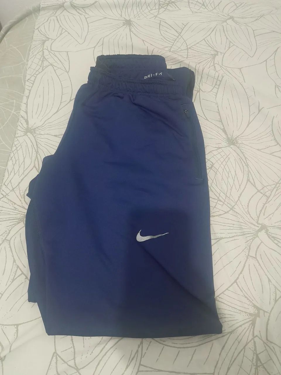 CALÇA NIKE DRIFIT ORIGINAL - TAM.G - DETALHES REFLETIVOS