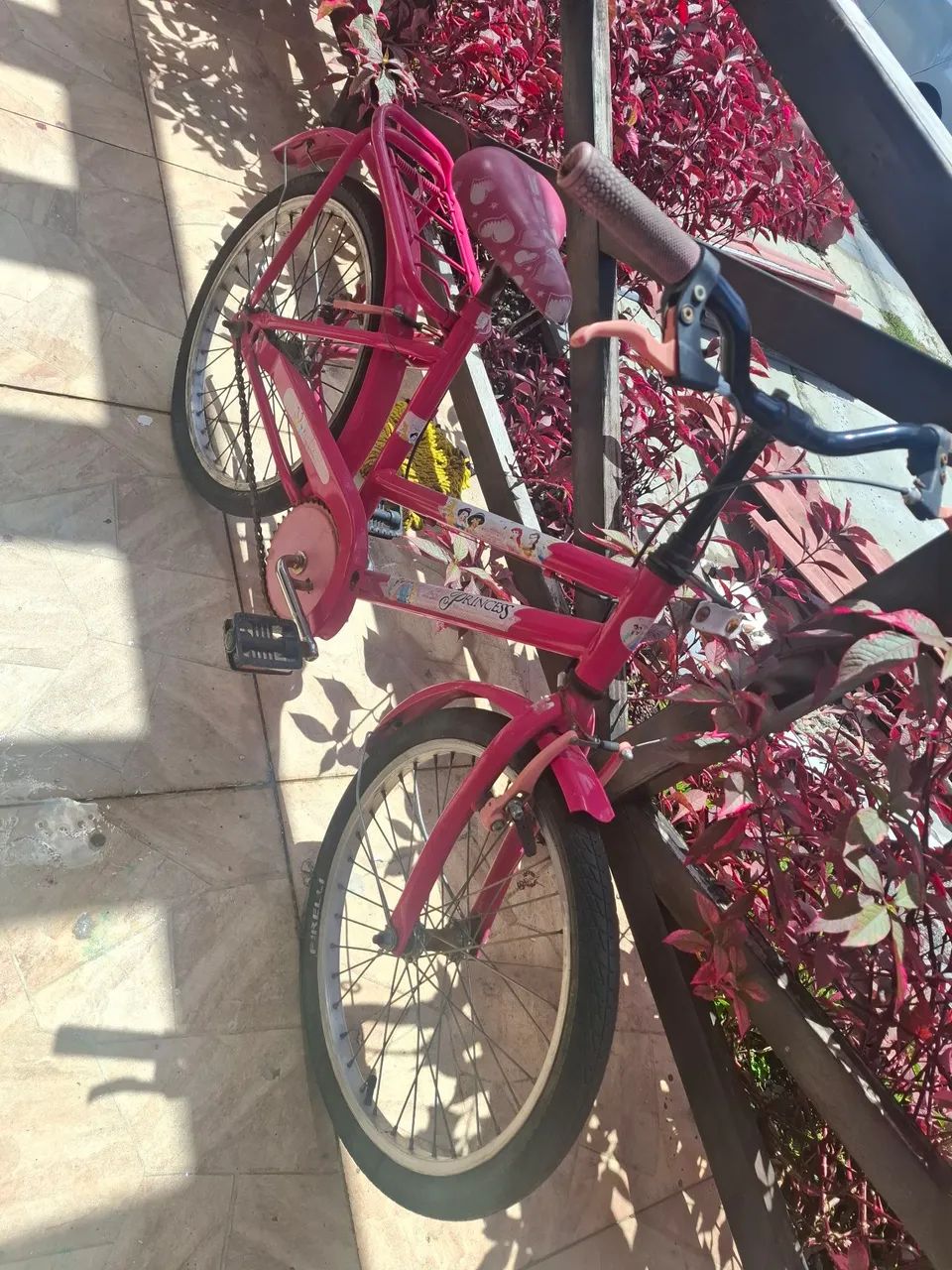 Bicicleta infantil de menina 