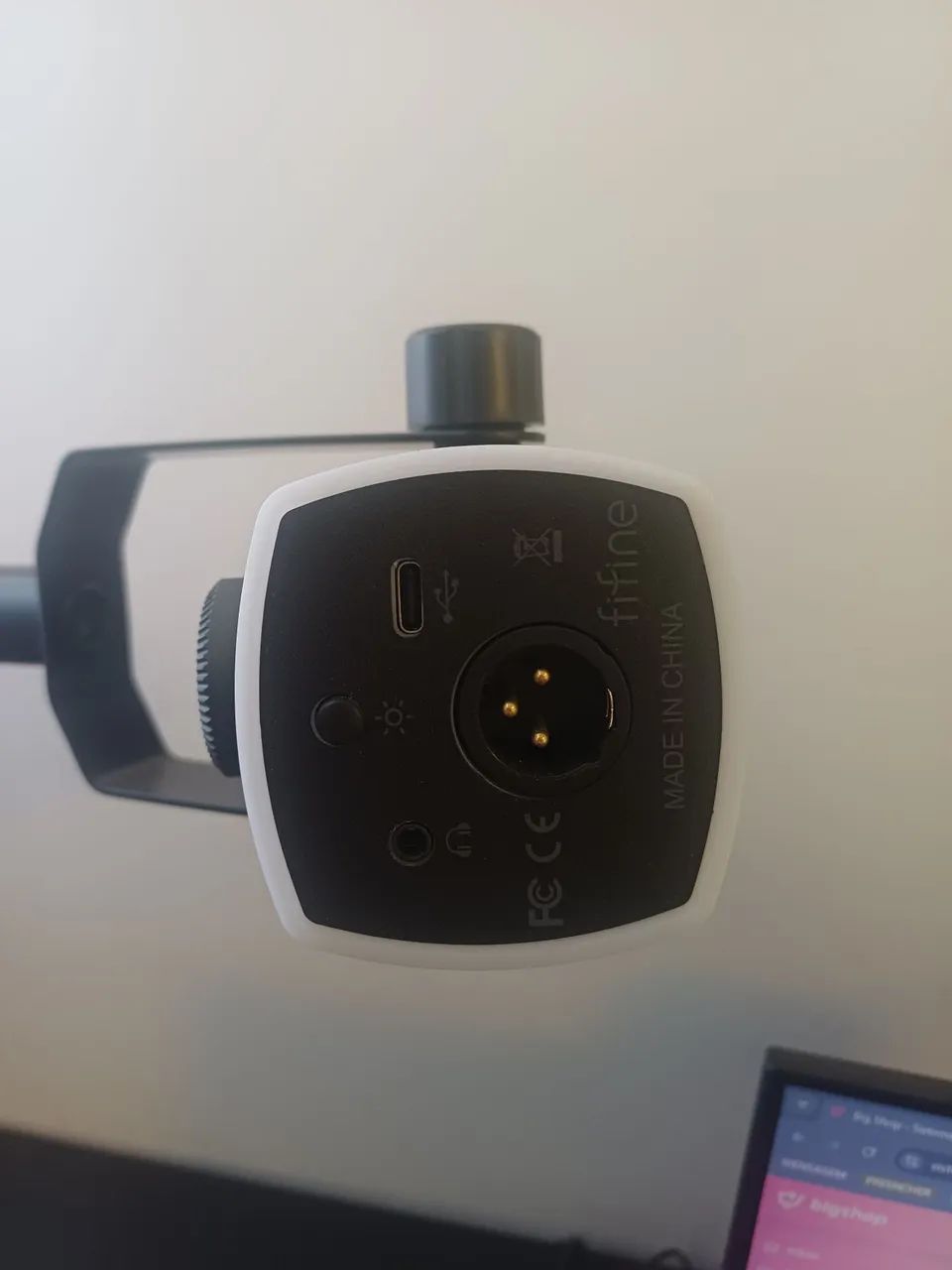 Microfone Fifine AM8 PROT RGB USB/XLR + Braço Articulado - Impecável - Foto 4