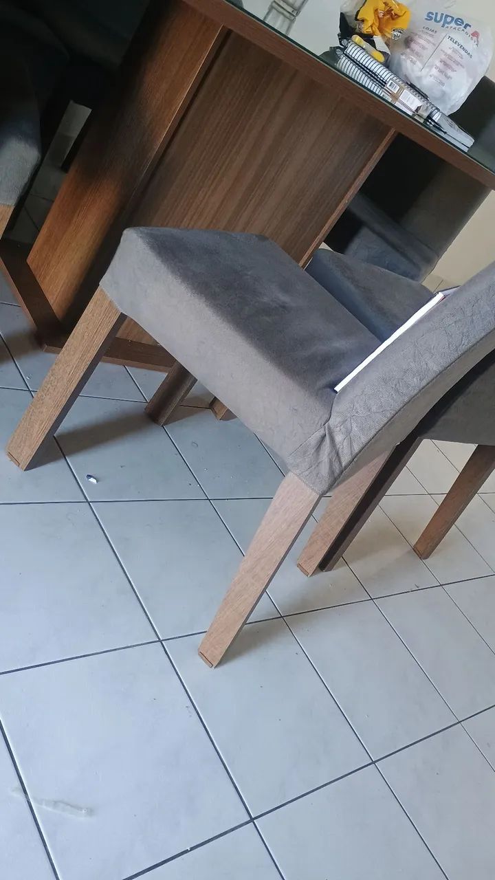 Mesa com tampo de vidro 6 cadeiras  - Foto 2