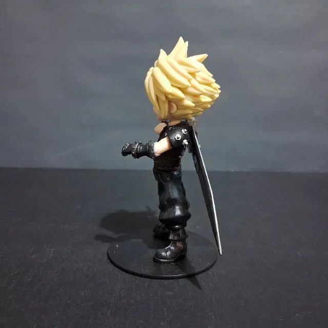 Action Figure Articulável Cloud Strife Final Fantasy VII em PVC 13cm Com Base - Foto 4