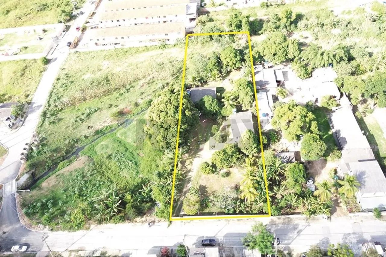 VENDO Terreno amplo de 2.952m² com duas casas!
